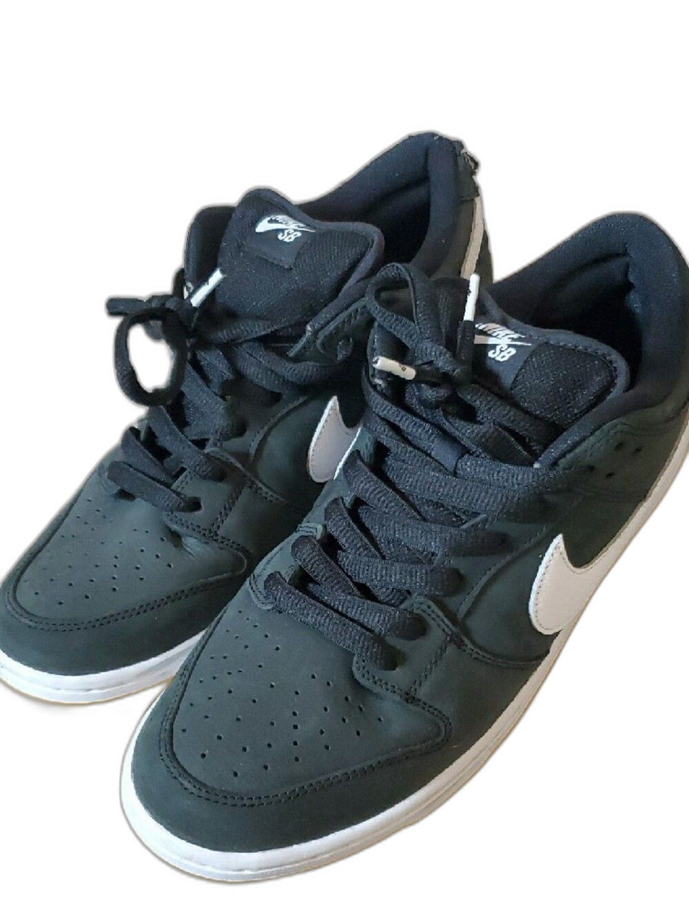 Nike Low-Top Sneakers in Black and White with Gum Outsole 12 - Picture 12 of 12